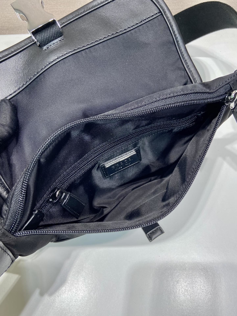 Pra*a waist chest packs